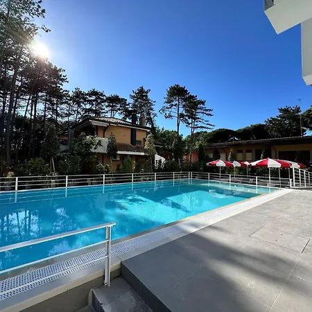 Apartment With Terrace And Pool Bibione