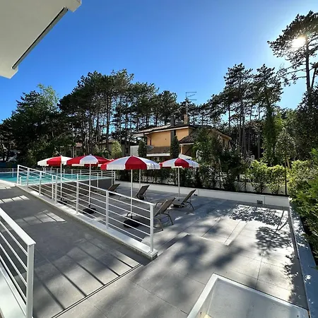 Apartment With Terrace And Pool Bibione